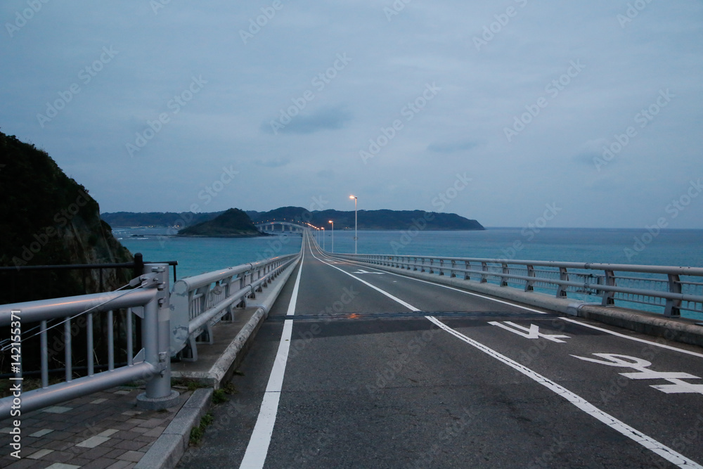 朝方の角島大橋