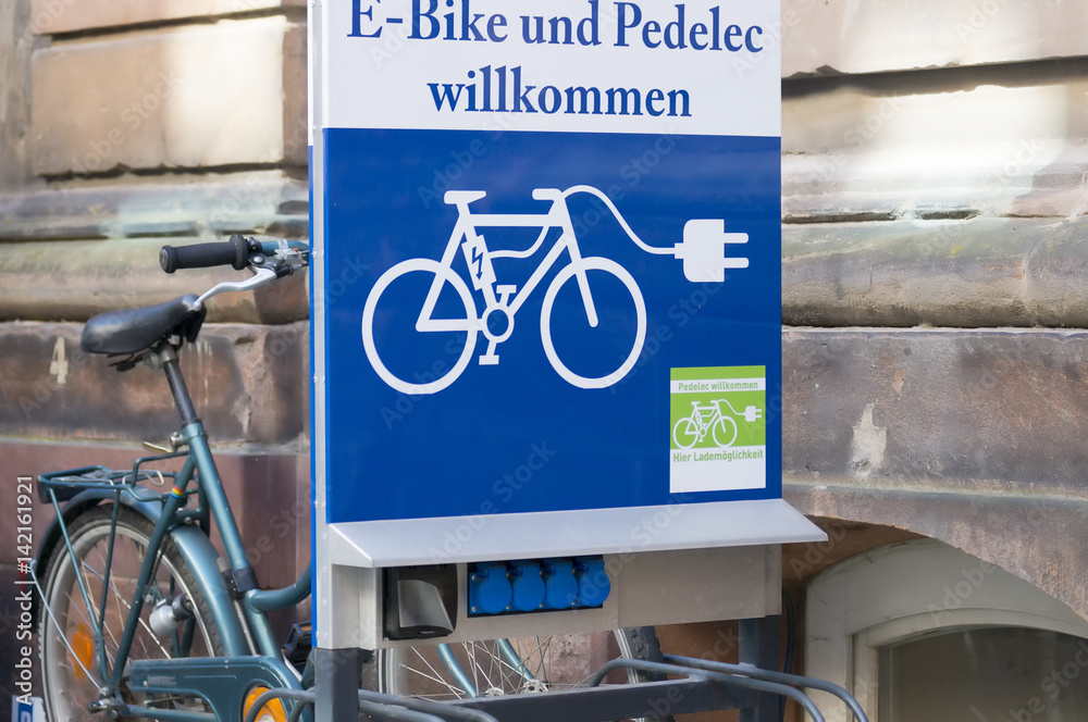 E-Bike Ladestation. Stock Photo | Adobe Stock