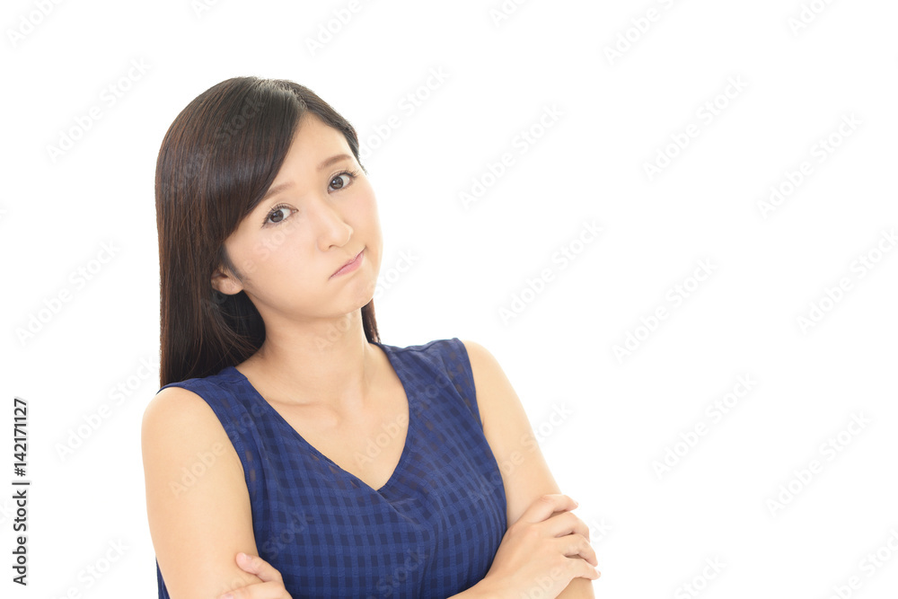 怒った表情の女性 怒った表情の女性