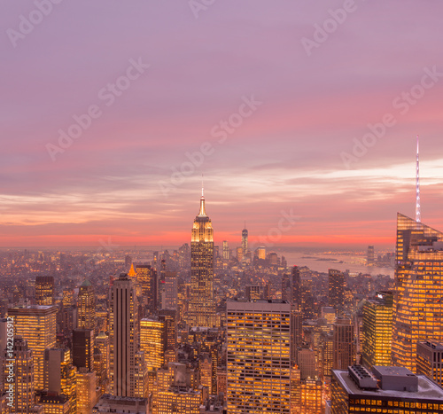 View of New York Manhattan during sunset hours © Elnur