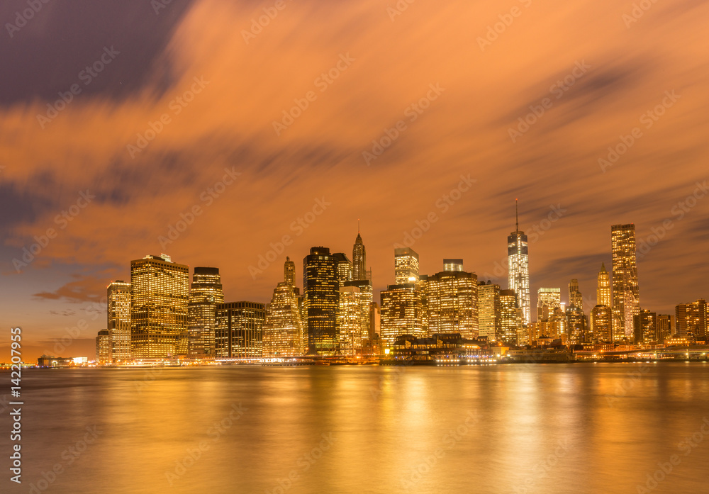 Fototapeta premium View of lower Manhattan from Brooklyn
