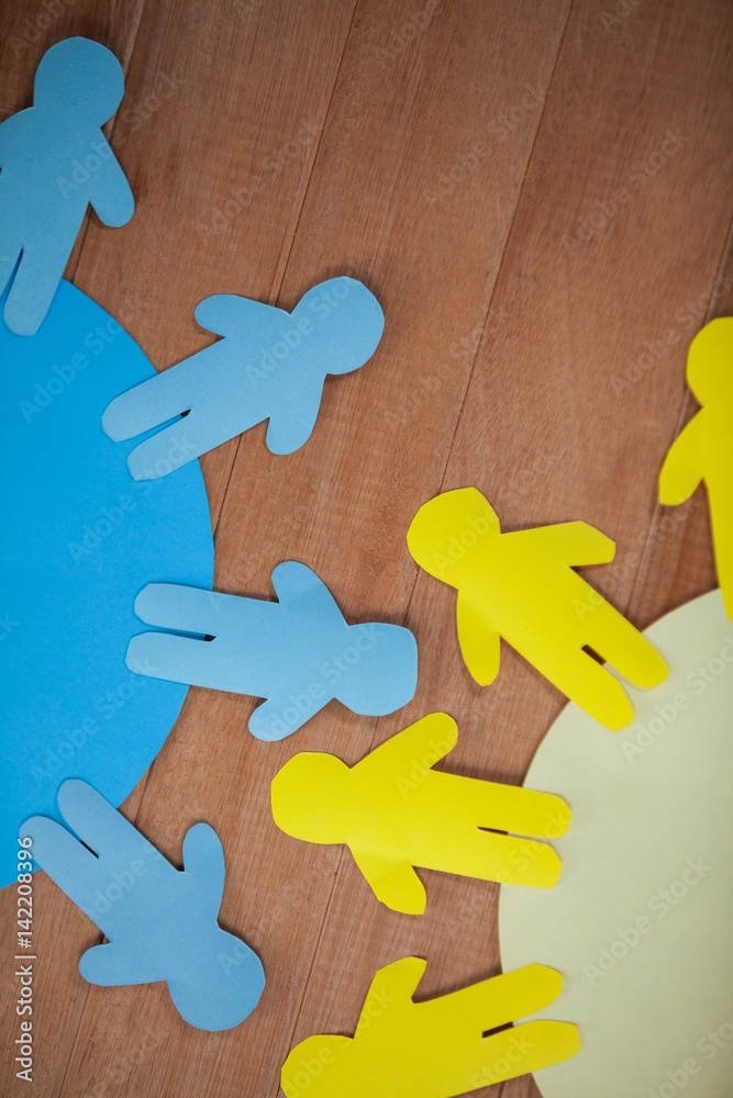 Obraz premium Blue and yellow paper cut-out people on the circle