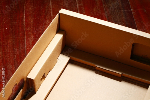 The containing box represent the delivery service concept related idea.