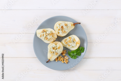 pears with blue cheese and walnuts
