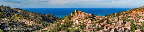 Küste Spanien Mittelmeer Berg Landschaft Mallorca Dorf Deia