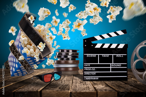 Pop-corn, movie tickets, clapperboard and other things in motion.