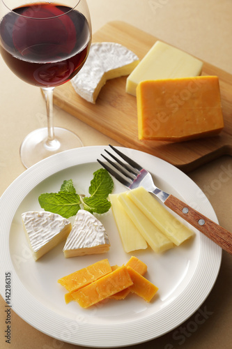 チーズとワイン Cheese and red wine