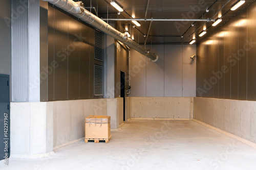 Foto The empty storage room of warehouse