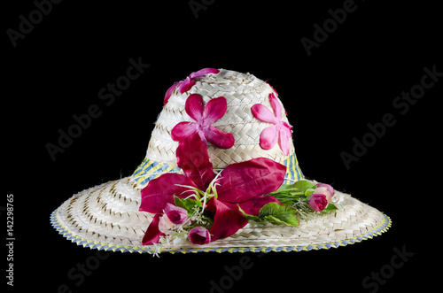 beach hat and flower isolat...