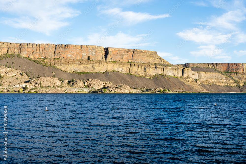 Banks lake and the walls of Grand Coulee in Steamboat Rock state park in Eastern Washington state, USA