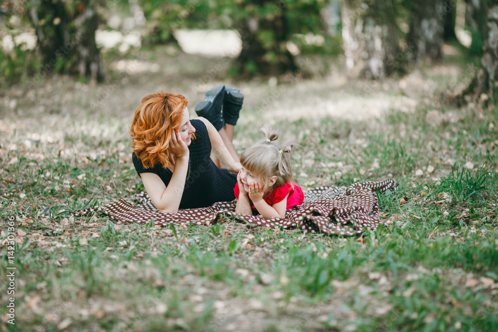Fototapeta premium mom and daughte