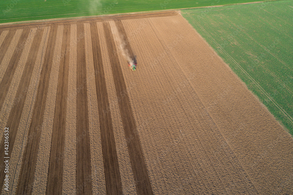 Obraz premium Aerial flight of field