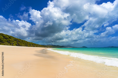 Fototapeta Naklejka Na Ścianę i Meble -  Beautiful tropical beach with picturesque cloudscape