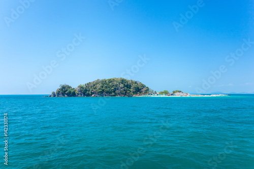 Fototapeta Naklejka Na Ścianę i Meble -  seascape blue sky island 