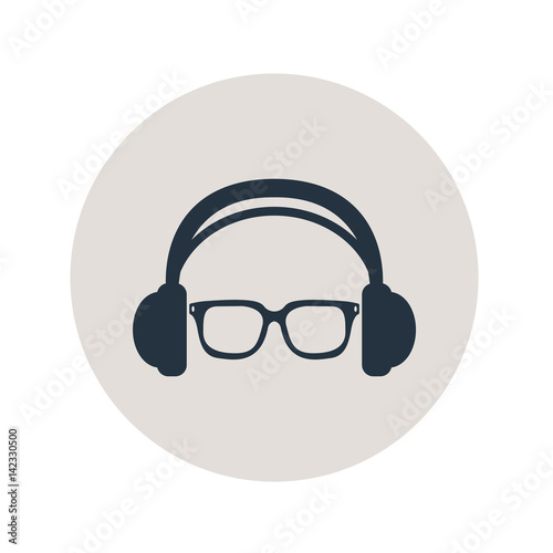 Icono plano auriculares con gafas en circulo gris