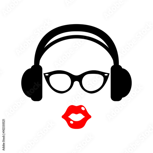 Icono plano auriculares con gafas negras y labios rojos en fondo blanco