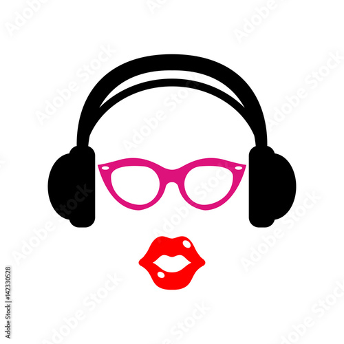 Icono plano auriculares con gafas rosas y labios rojos en fondo blanco