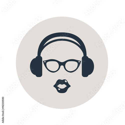 Icono plano auriculares con gafas y labios en circulo gris