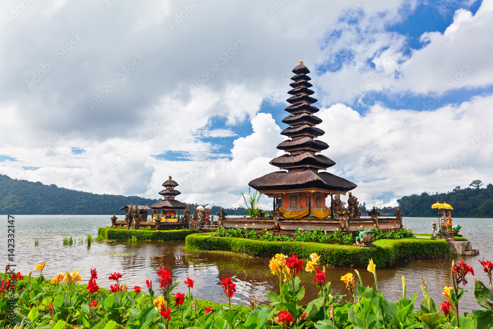 Temple Pura Ulun Danu Beratan. Traditional Balinese temple on lake. Place  of festivals, famous travel attraction, day tour destination in Bali  island, Indonesia. Indonesian people culture background. Stock Photo |  Adobe Stock