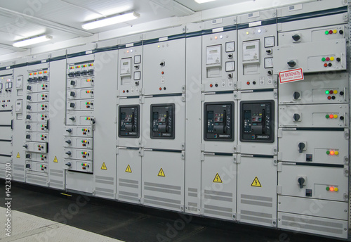 Electrical energy distribution substation in a  plant