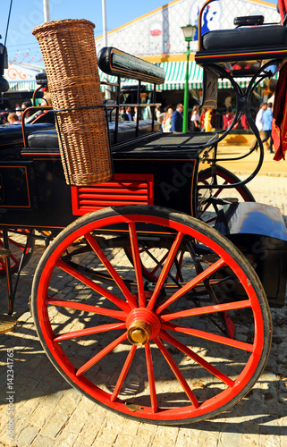 Photos Rueda roja, coche de caballos, España