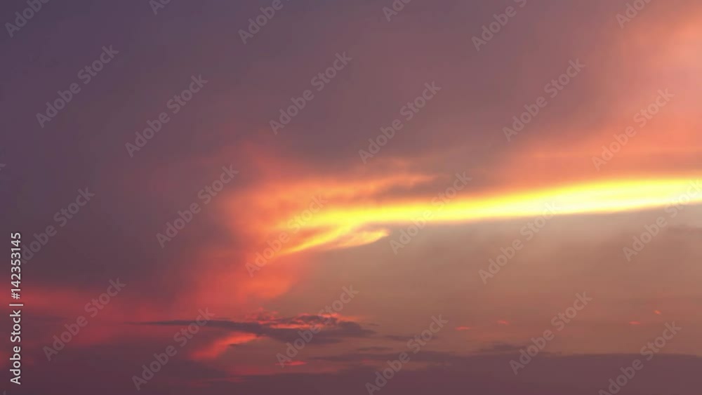 time lapse of sky and cloud after sunset