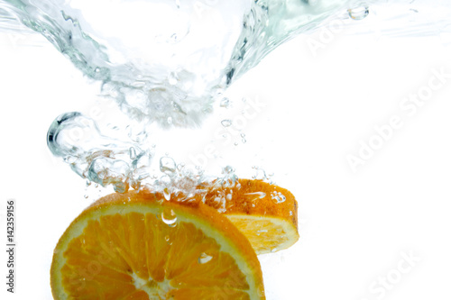 Fototapeta Naklejka Na Ścianę i Meble -  Orange Slice in water