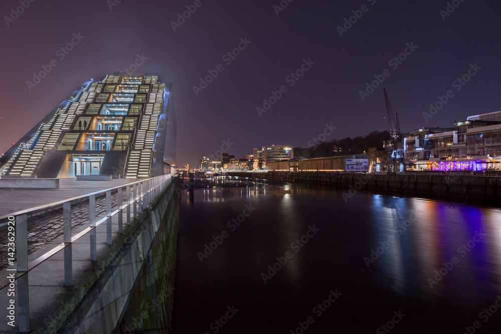 Restaurants in the harbor of Hamburg at night