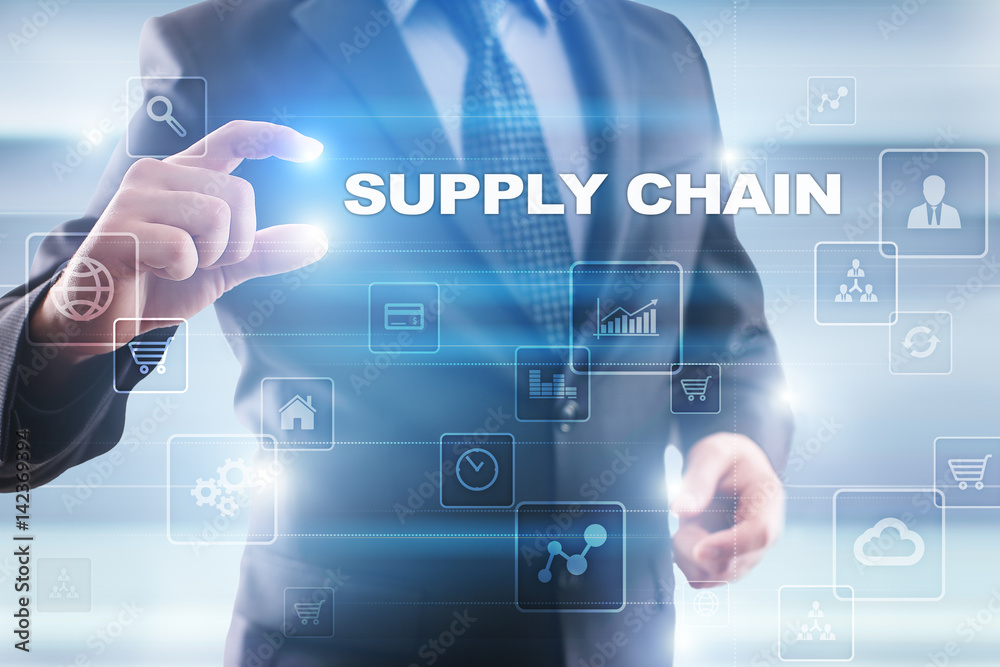 Obraz premium Businessman selecting supply chain on virtual screen.