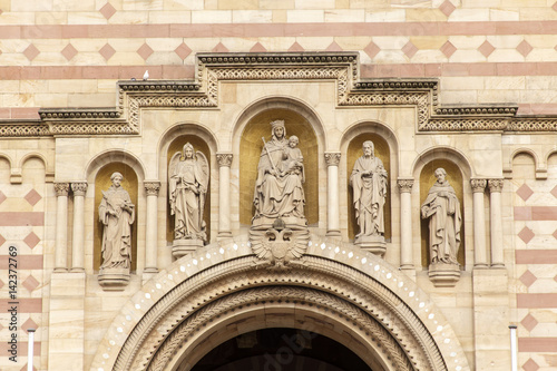 Apostel des Dom von Speyer über dem Portal