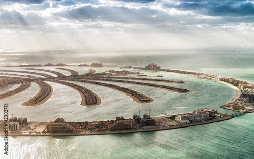 Картината върху платно Aerial view of Dubai Palm Jumeirah Island, UAE