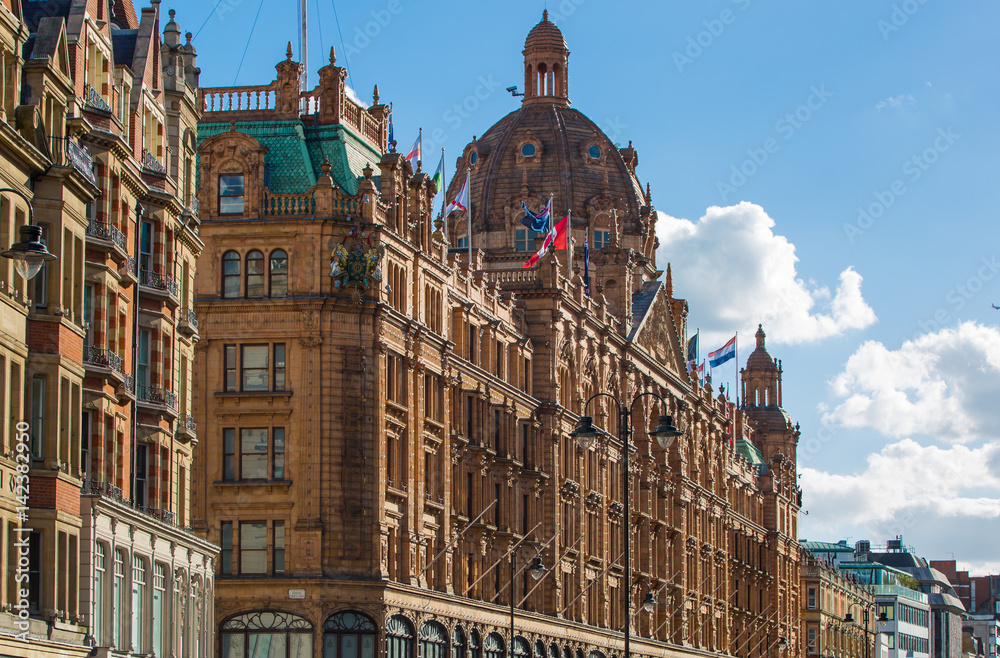 Fototapeta premium Harrods department store in Knightsbridge. London, UK