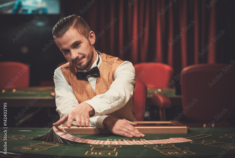 Naklejka premium Croupier behind gambling table in a casino