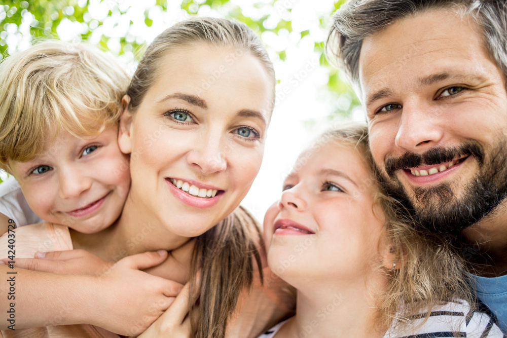 Harmonische Familie mit Kindern Harmonische Familie mit Kindern