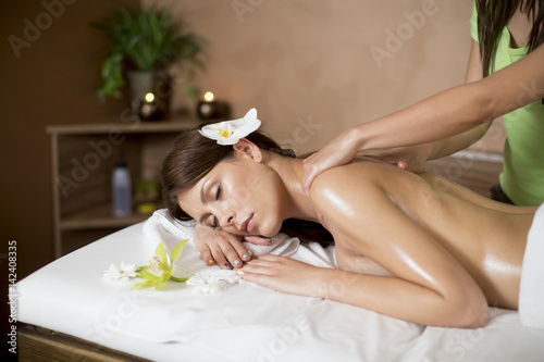 Young woman getting a massa...