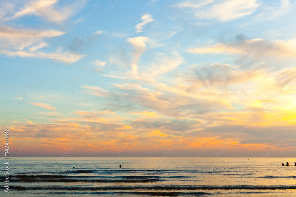 Fototapeta premium Abenddämmerung am Meer
