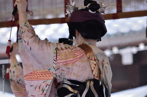 Картината върху платно 祇園祭 後の祭
Maiko's votive dance of Gion festival, Japan