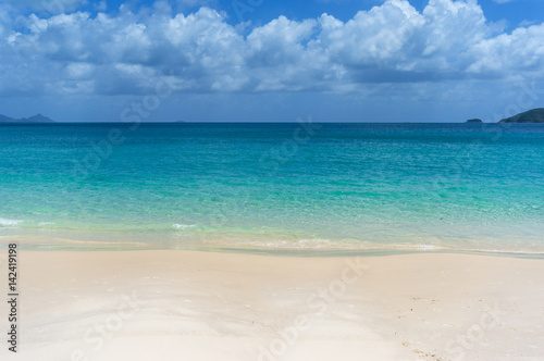 Fototapeta Naklejka Na Ścianę i Meble -  Tropical island beach with white sand and crystal clear water