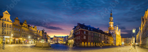 Fototapeta Główny plac starego miasta w Poznaniu, noc panorama starego miasta.