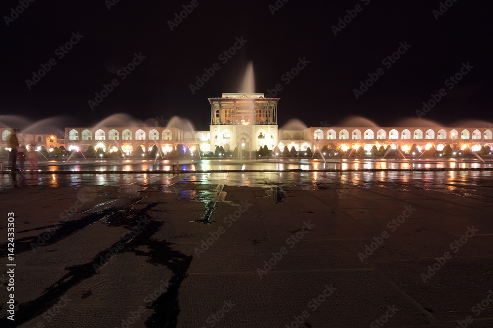 Fototapeta premium Naqsh-e Jahan Square yard, Bazaar,Esfahan, Iran
