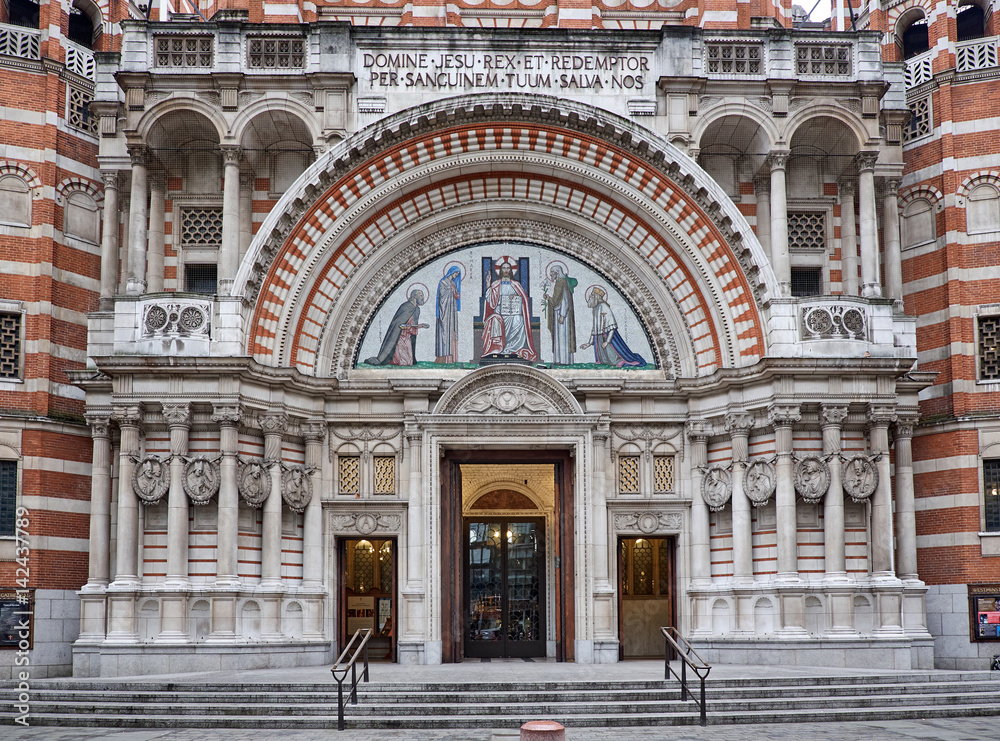 Obraz premium westminster cathedral entrance in london
