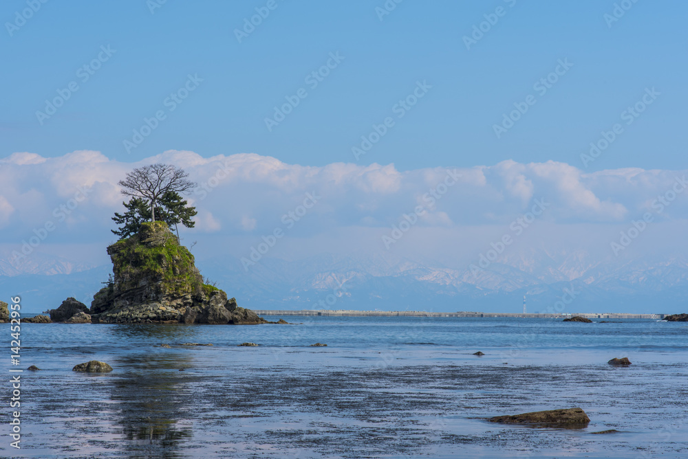 雨晴海岸と立山連峰