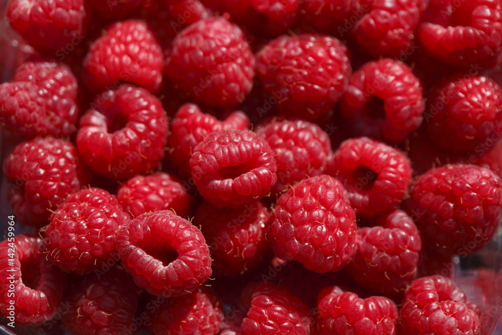 Himbeeren auf einem Marktstand, Bremen, Deutschland