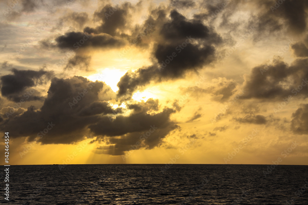 Fototapeta premium Ocean sunset.