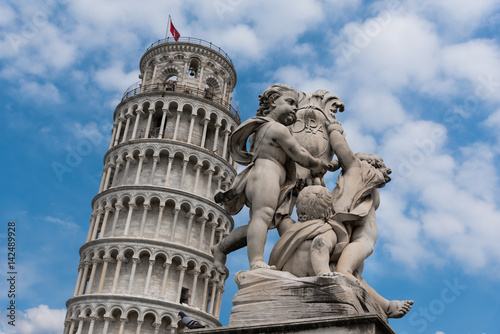 Fotografia Torre di Pisa con angioletti