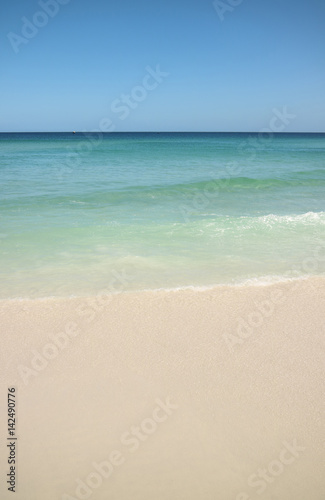 Praia de areais brancas, água azul cristalina. Destino turístico famoso no Brasil, Rio de Janeiro, Arraial do Cabo na região dos lagos.