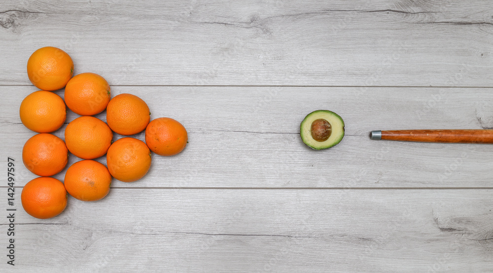 Billiards with orange and avocado foto de Stock Adobe Stock