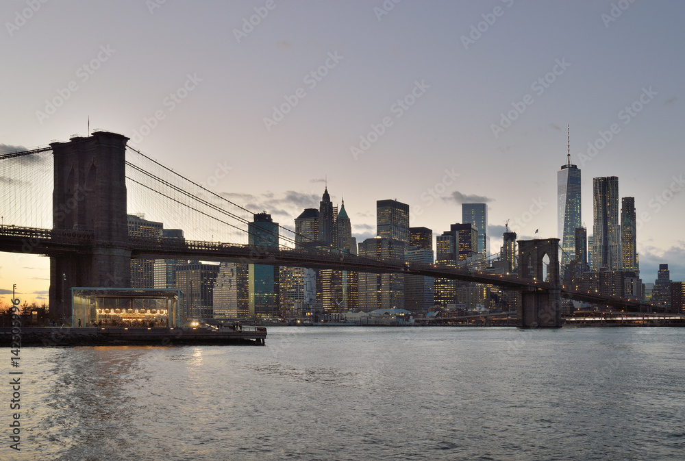Fototapeta premium Zmierzch nad Manhattanem.