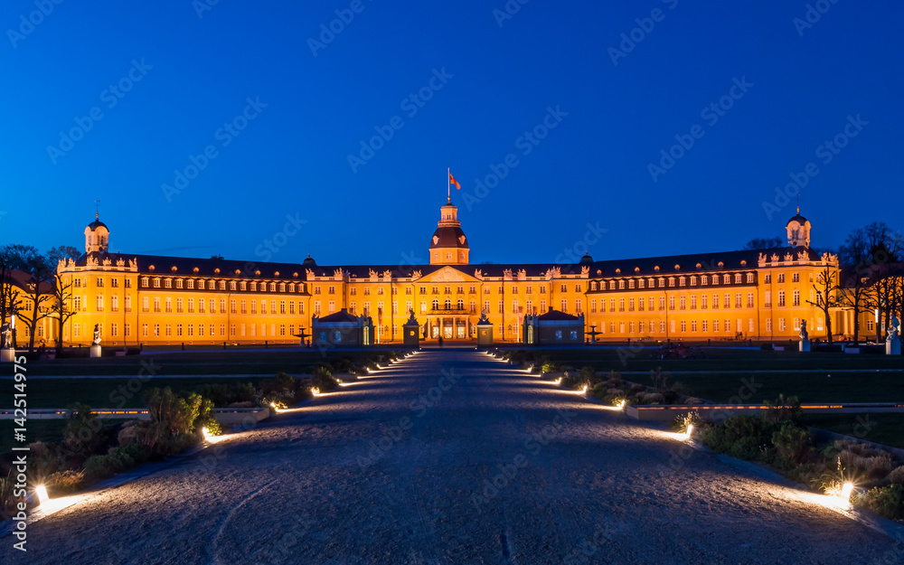 Schloss Karlsruhe bei Nacht; Deutschland 