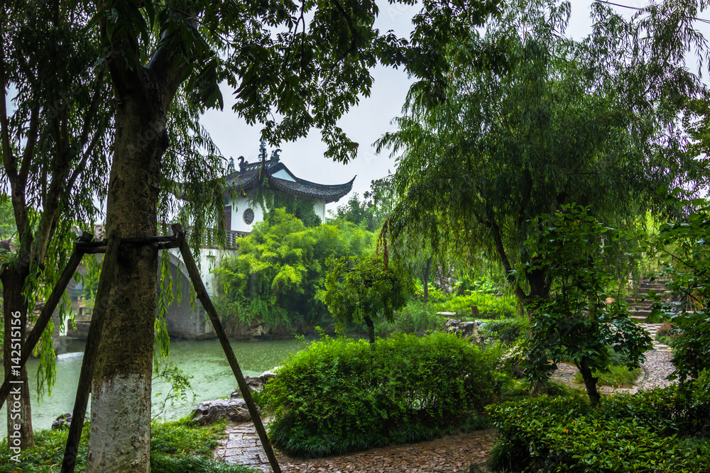 Φωτογραφία Zhujiajiao, China - July 26, 2014: Garden in Zhujiajiao village